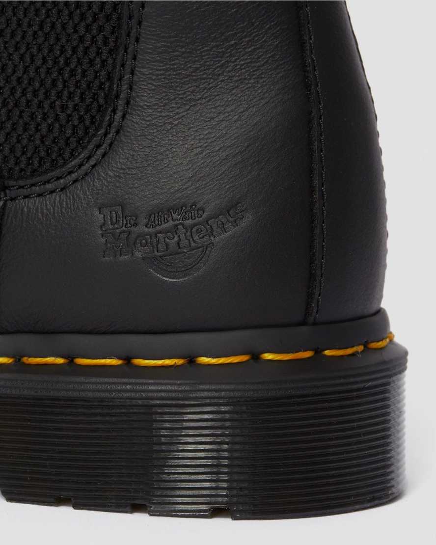 stivali da lavoro da donna dr. martens arbor newark con punta in acciaio neri